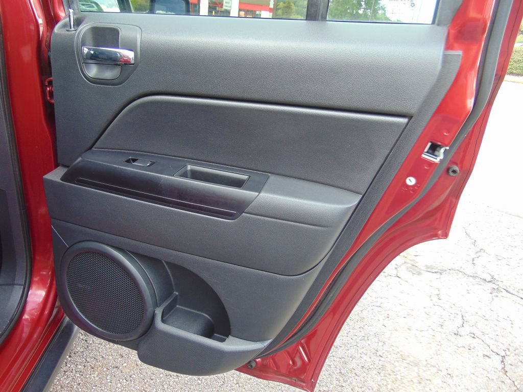 Used 2014 Jeep Patriot Latitude FWD image 21