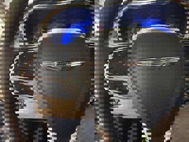 Used 2024 Chrysler Pacifica Limited image 15