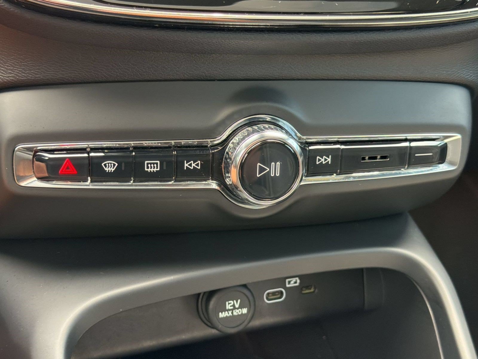Certified 2023 Volvo C40 P8 Recharge Ultimate AWD/4WD image 17