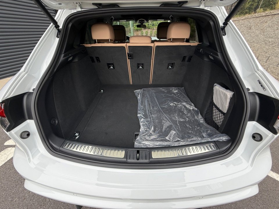 Certified 2025 Porsche Macan image 17