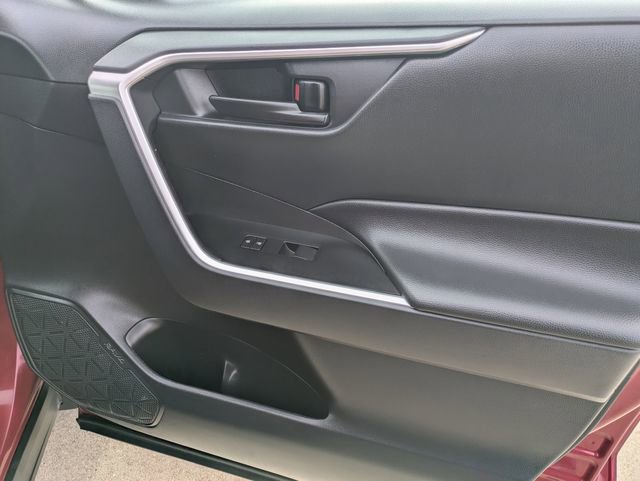 Used 2025 Toyota RAV4 LE image 30