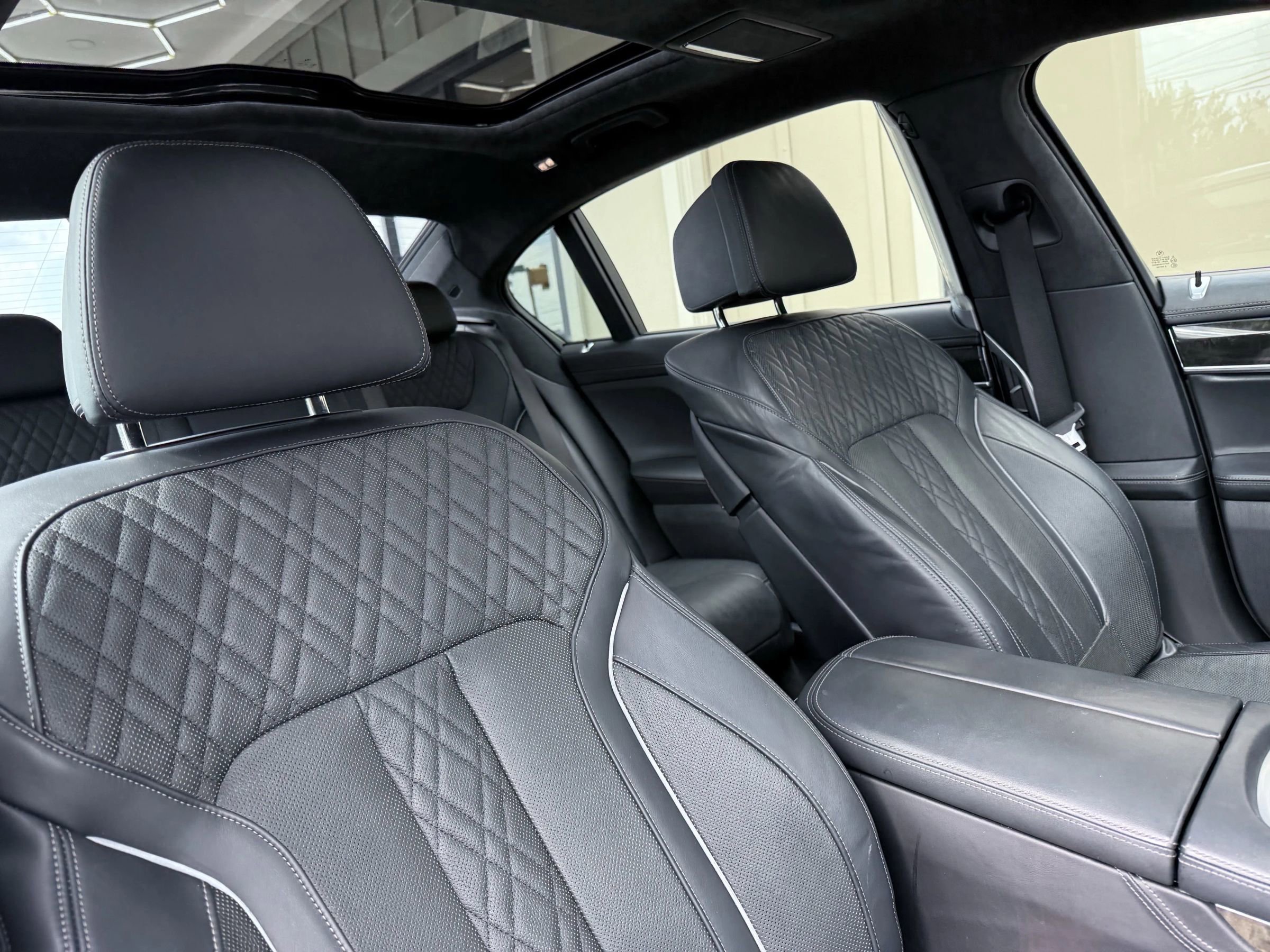 Used 2018 BMW 750i xDrive image 23