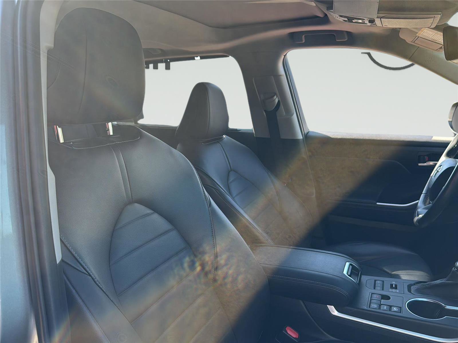 Used 2023 Toyota Highlander XLE AWD/4WD image 38