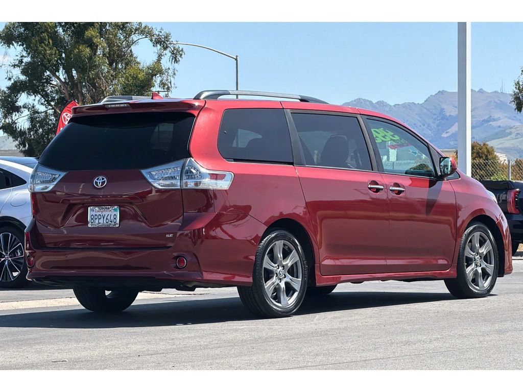 Used 2020 Toyota Sienna SE w/ SE Preferred Package image 4