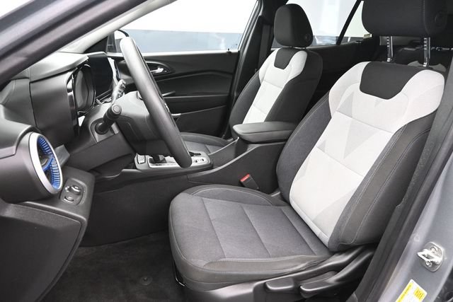 Used 2024 Chevrolet Trax LS FWD image 23