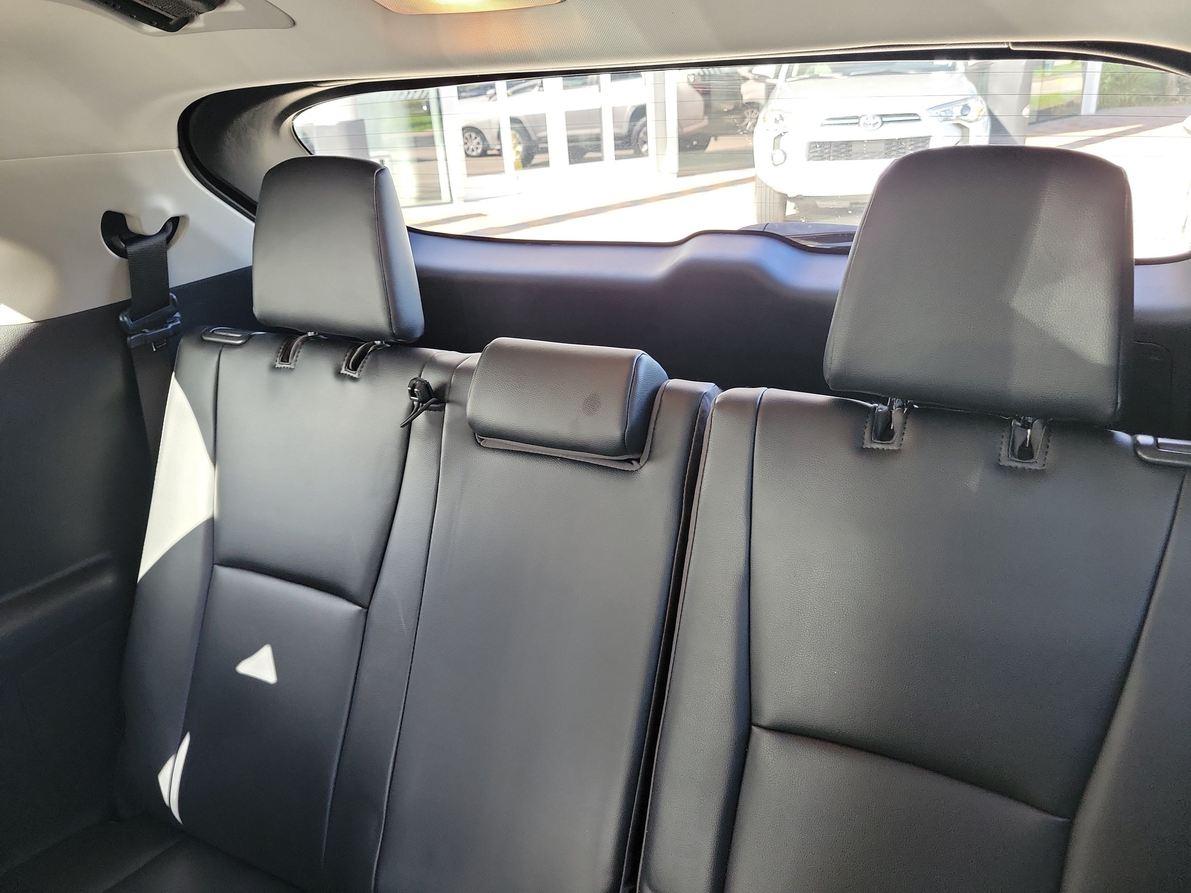 Used 2021 Toyota Highlander XLE AWD/4WD image 14