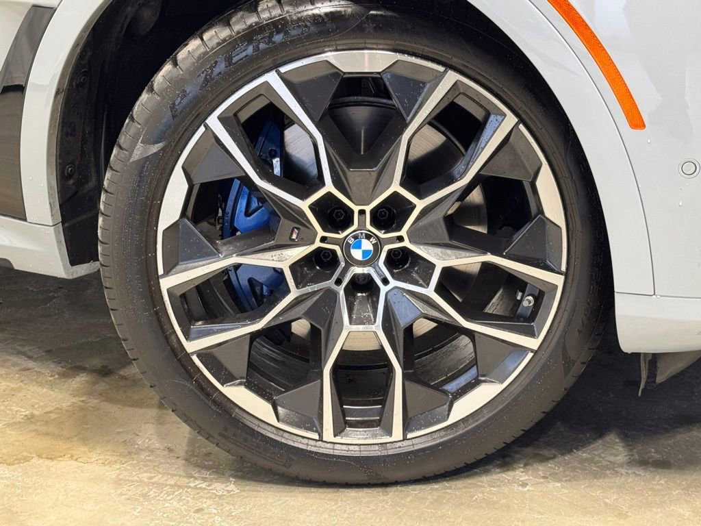 Used 2025 BMW X7 M60i image 10