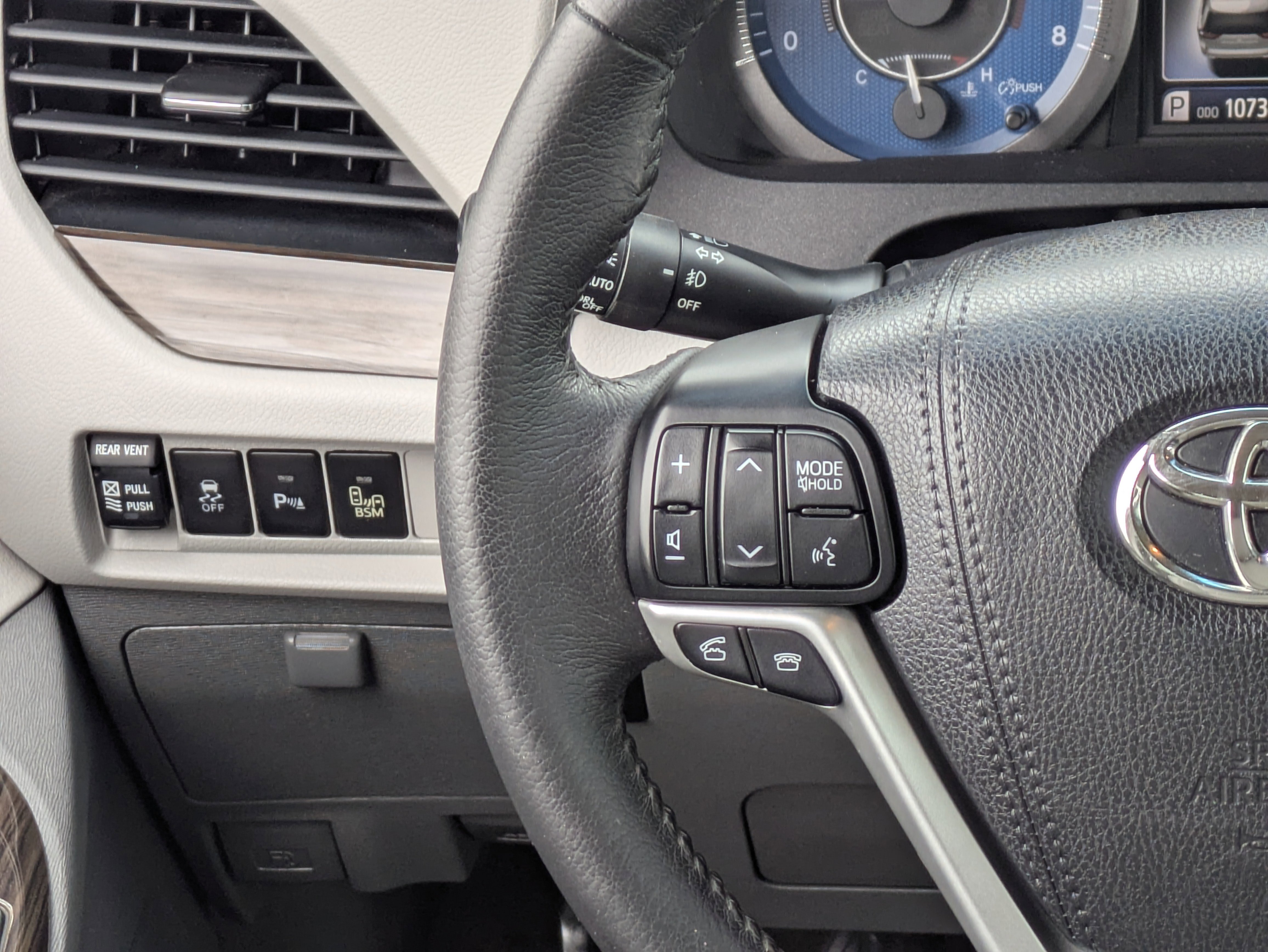 Used 2017 Toyota Sienna XLE w/ XLE Navigation Package FWD image 22