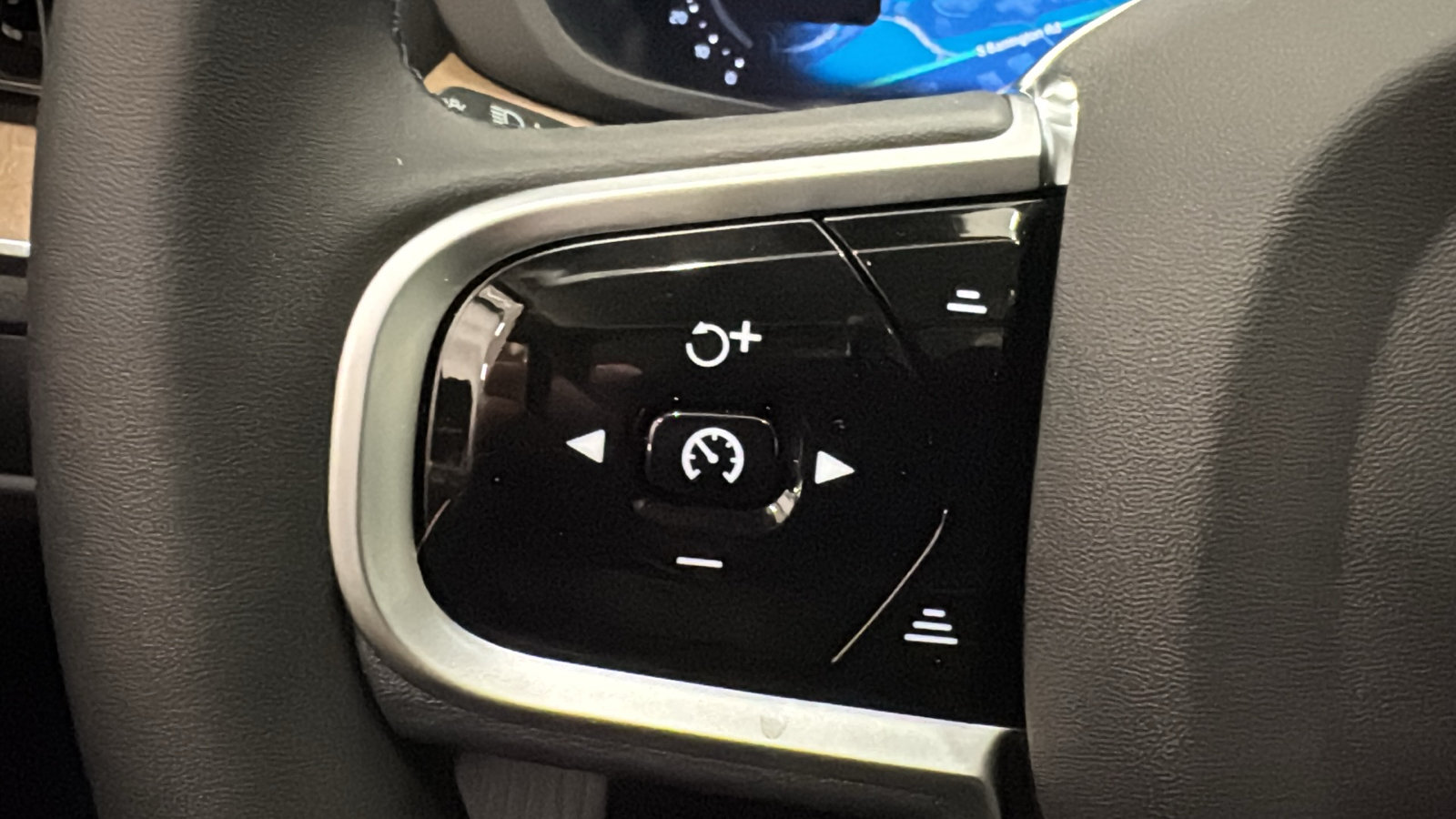 New 2026 Volvo XC60 B5 Plus w/ Climate Package AWD/4WD image 13