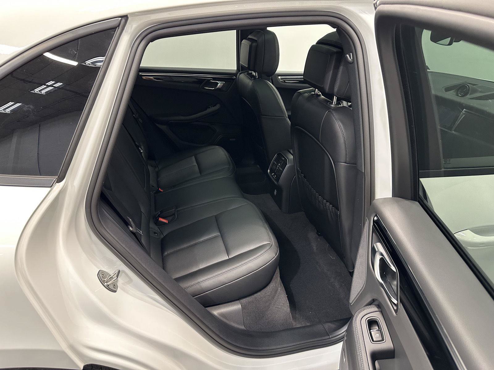 New 2026 Porsche Macan AWD/4WD image 40
