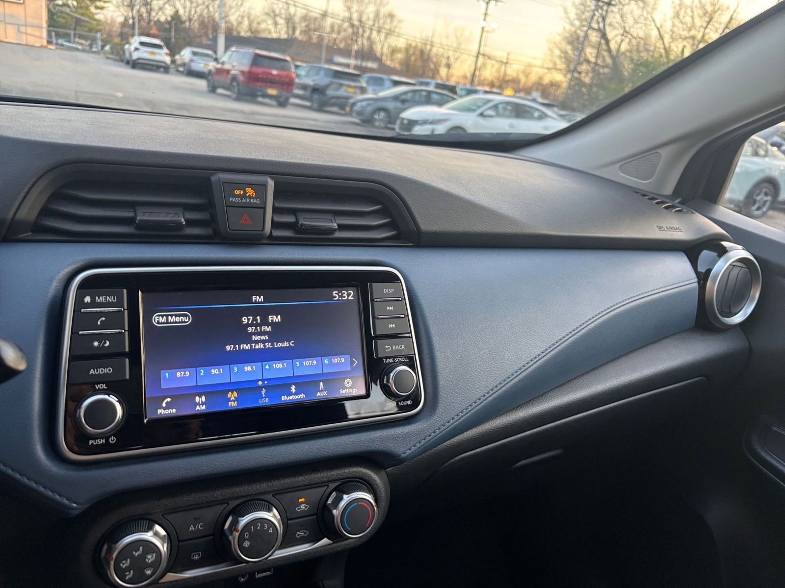 Used 2025 Nissan Versa SV image 33