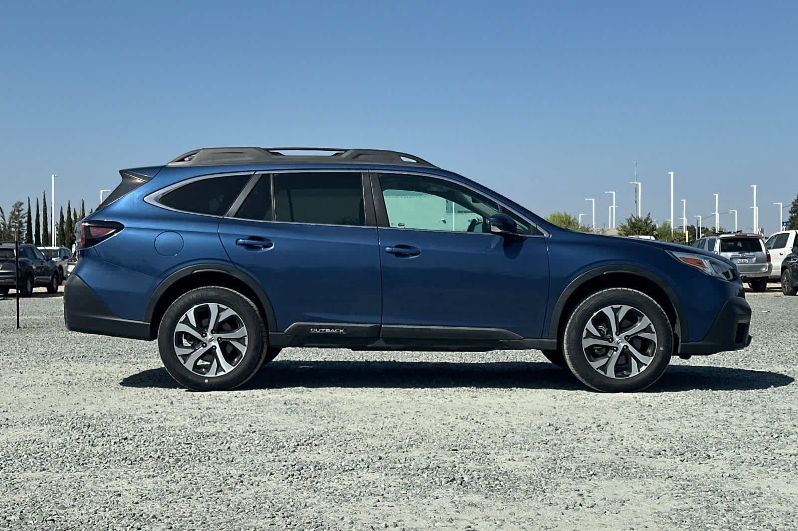 Used 2022 Subaru Outback Limited AWD/4WD image 9