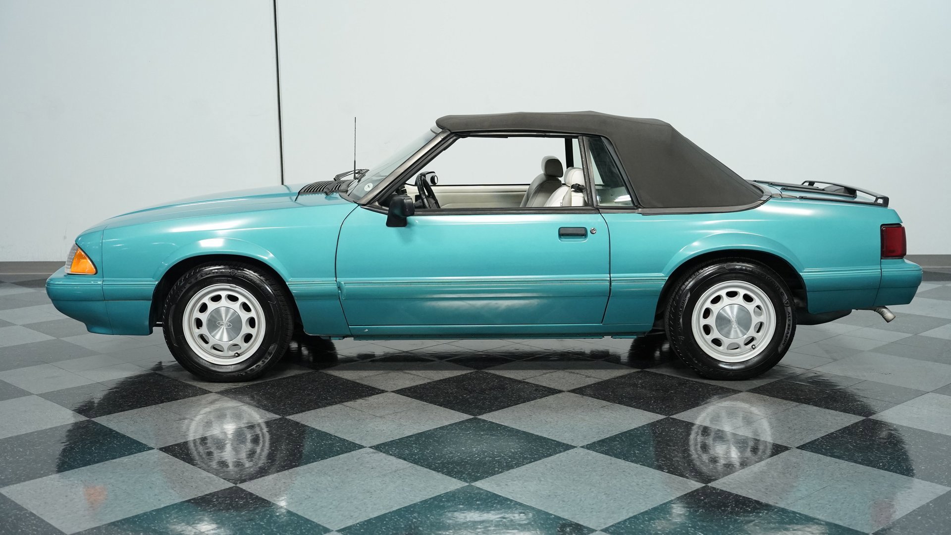 Used 1992 Ford Mustang LX image 2