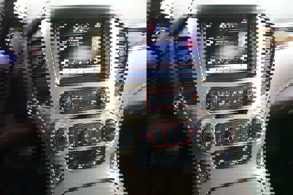 Used 2015 GMC Yukon Denali image 16