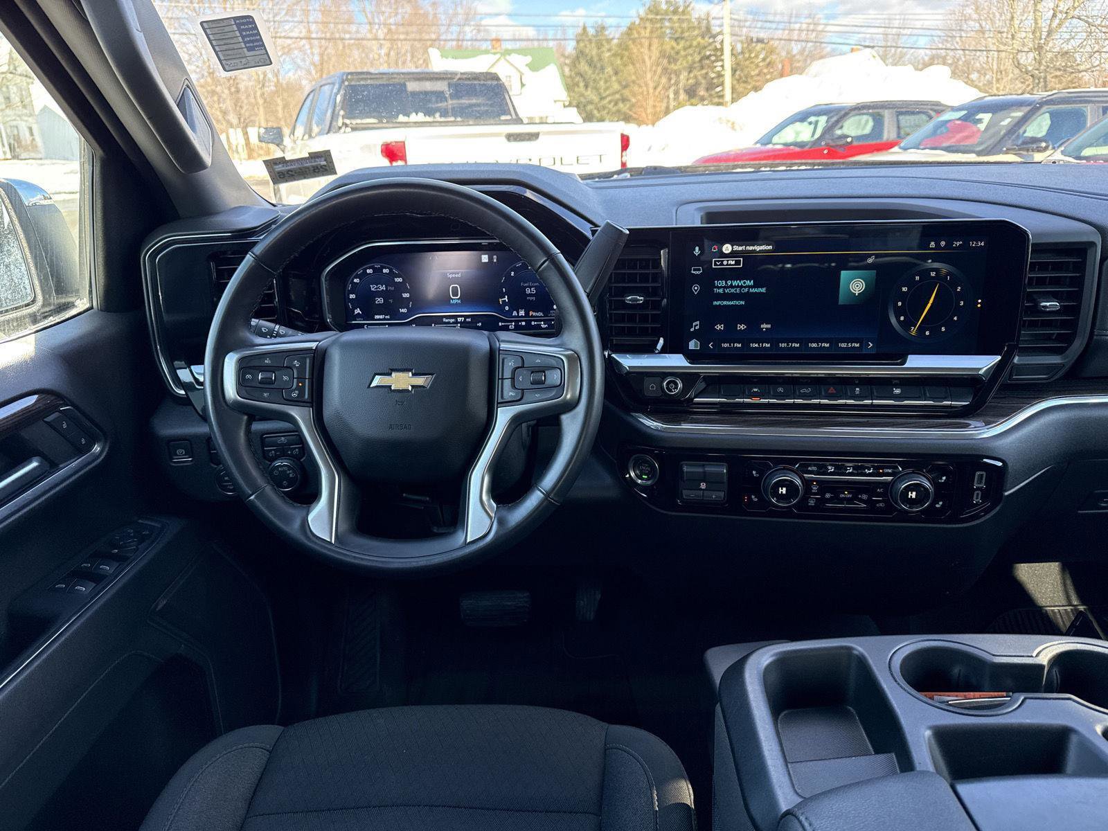 Used 2025 Chevrolet Silverado 1500 LT AWD/4WD image 13