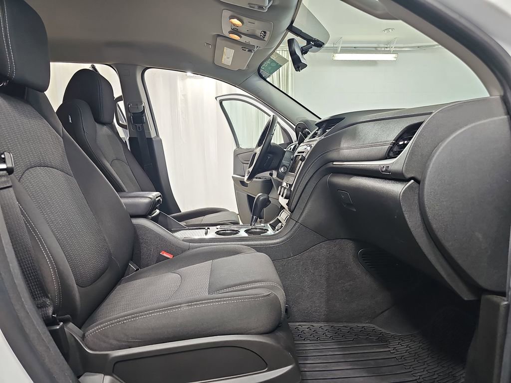 Used 2017 Chevrolet Traverse LT w/ Style and Technology Package image 13