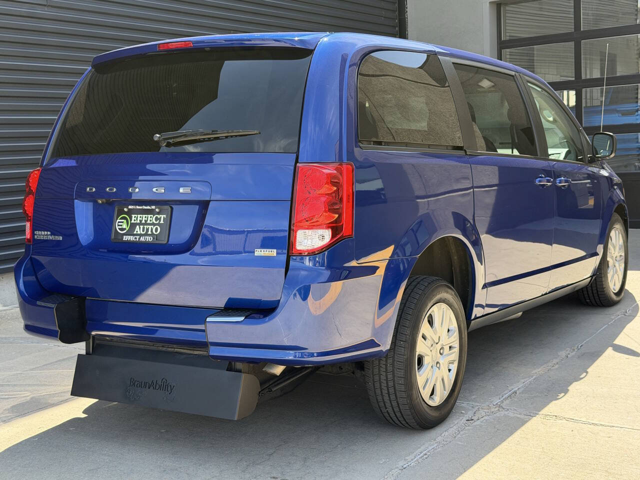 Used 2018 Dodge Grand Caravan SE w/ Power Convenience Group I FWD image 11