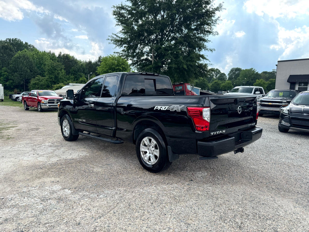 Used 2018 Nissan Titan SV w/ SV Convenience Package image 7