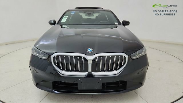 Used 2024 BMW 530i image 2