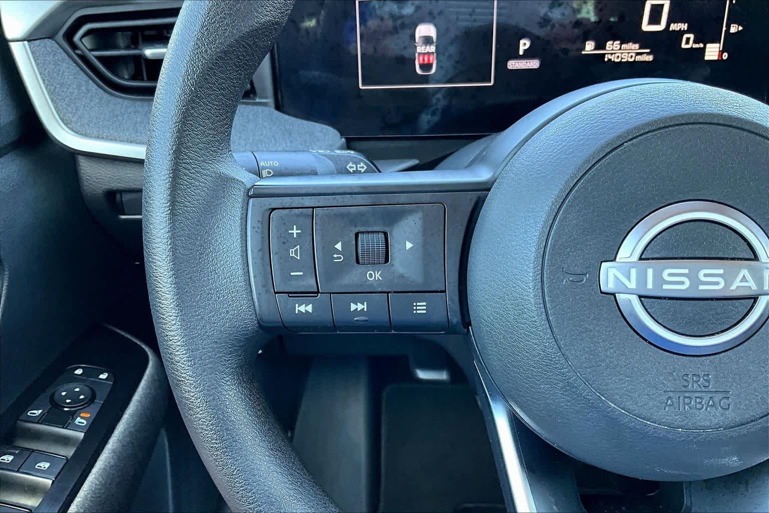 Used 2025 Nissan Kicks SV AWD/4WD image 46
