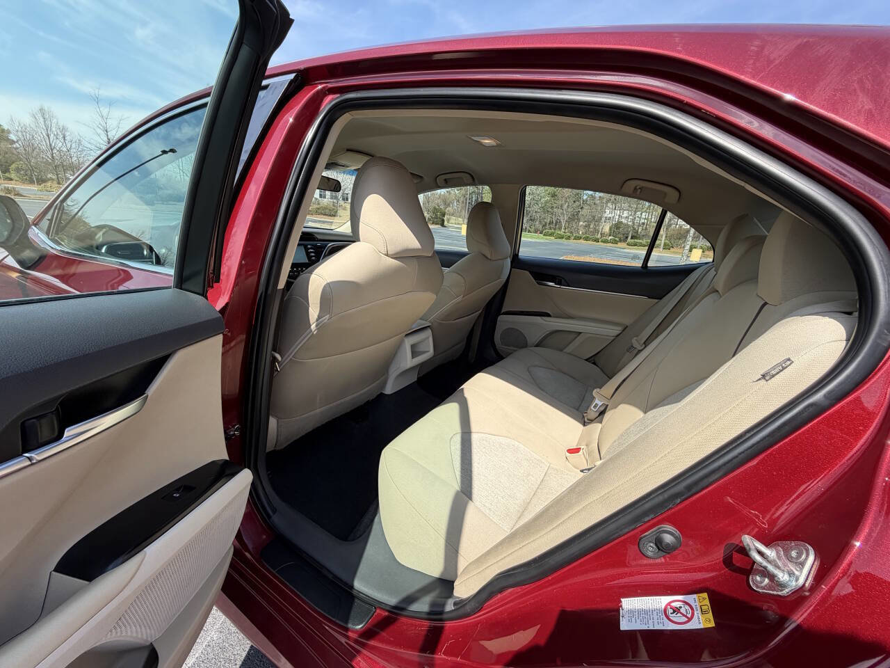 Used 2018 Toyota Camry LE image 15