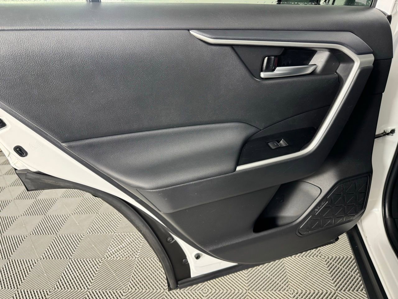 Used 2025 Toyota RAV4 XLE image 23
