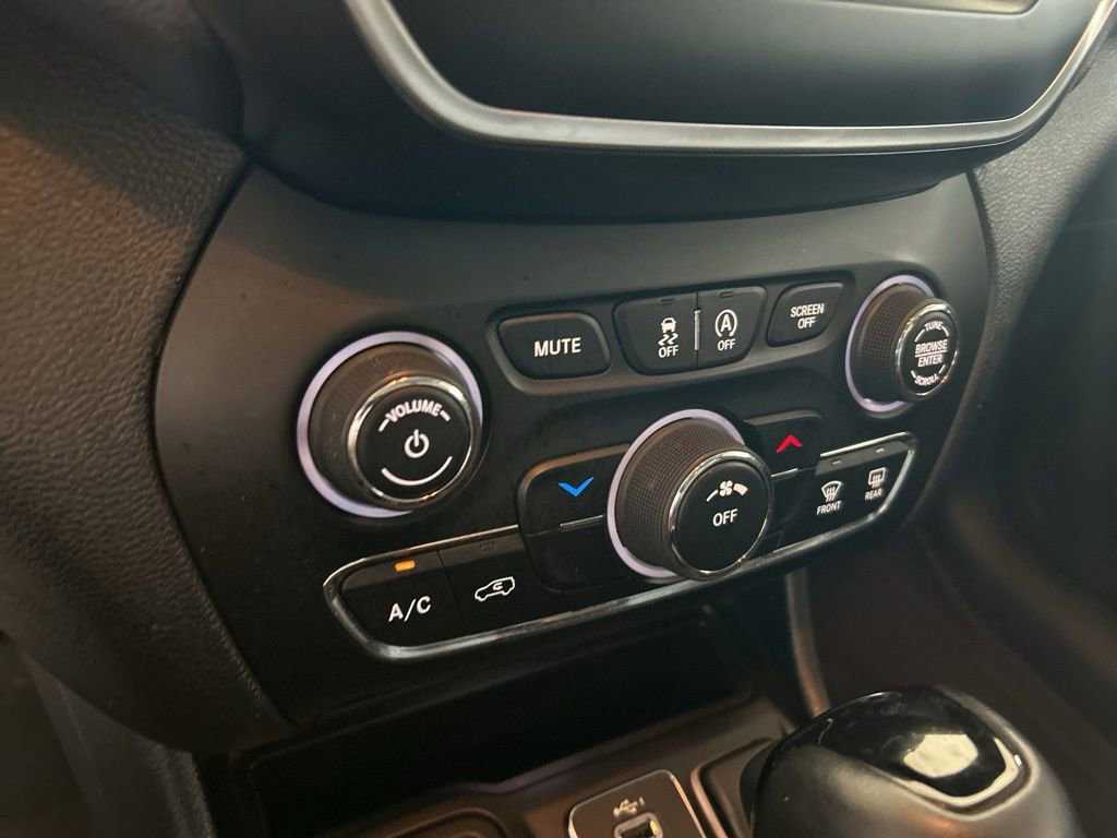 Used 2019 Jeep Cherokee Altitude image 41