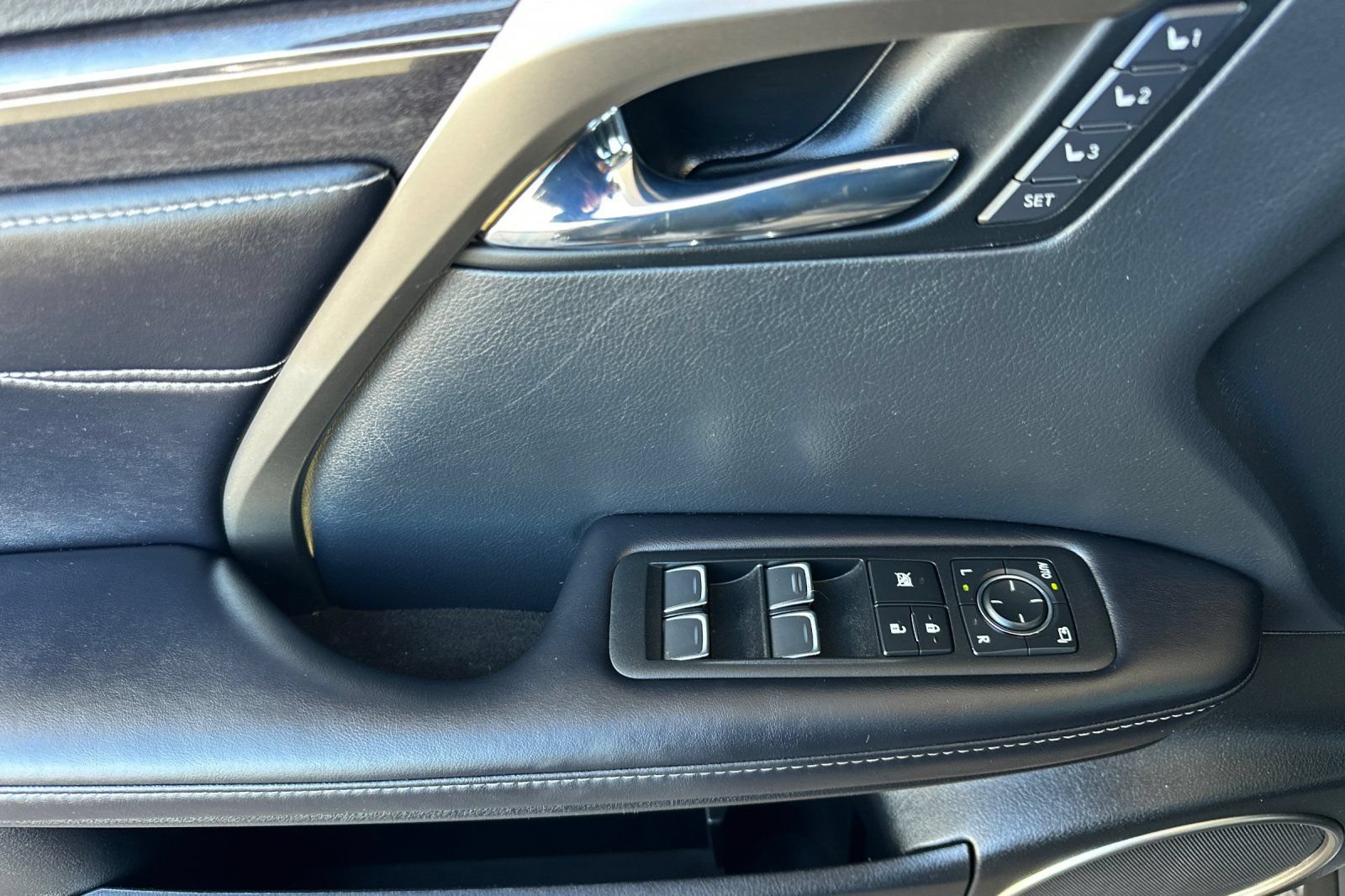 Used 2020 Lexus RX 450h AWD w/ Luxury Package image 8