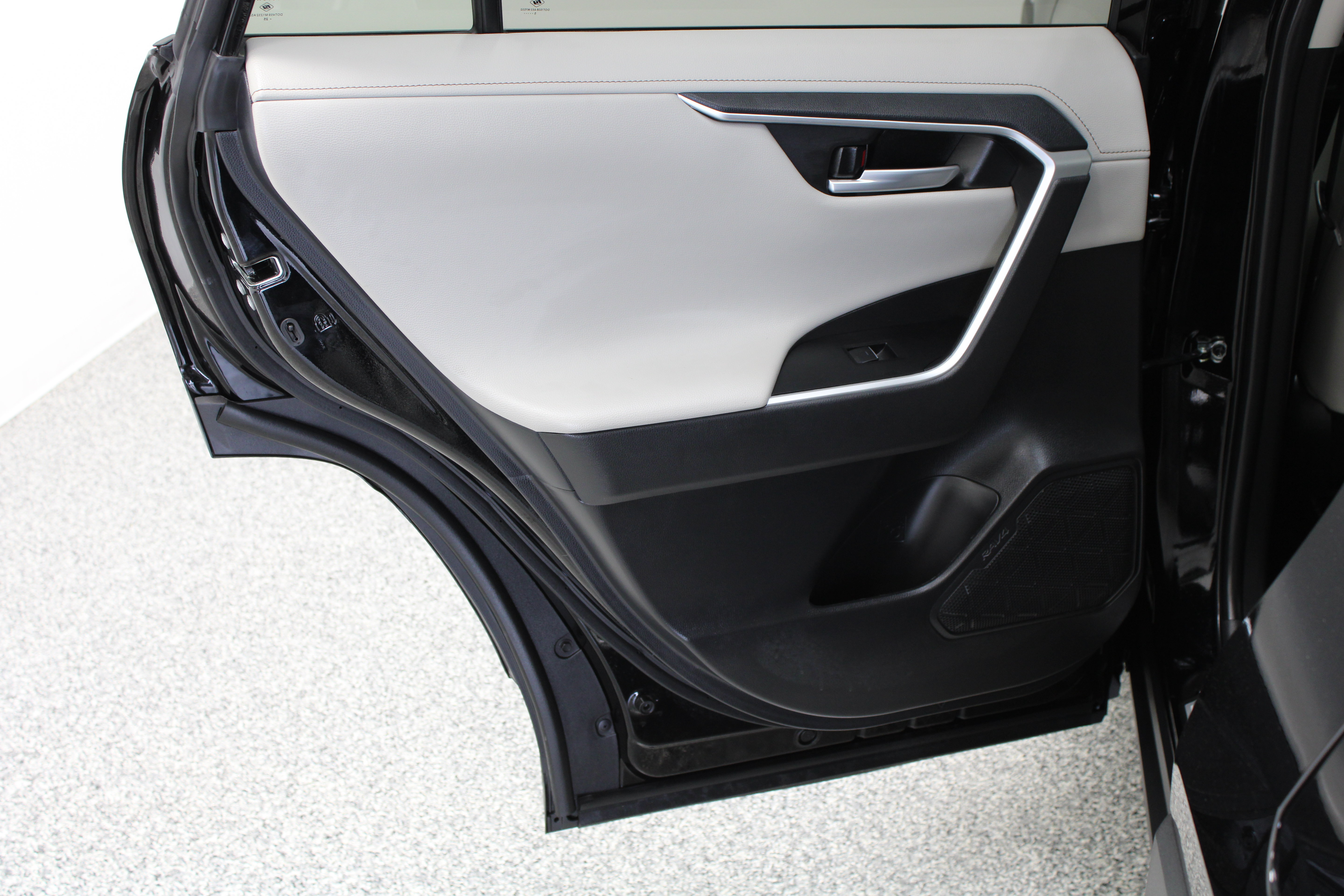 Certified 2025 Toyota RAV4 Limited FWD image 28