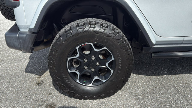 Used 2023 Jeep Wrangler Unlimited Rubicon w/ Cold Weather Group AWD/4WD image 10