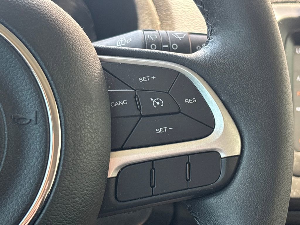 Used 2018 Jeep Renegade Latitude w/ Popular Equipment Group FWD image 22
