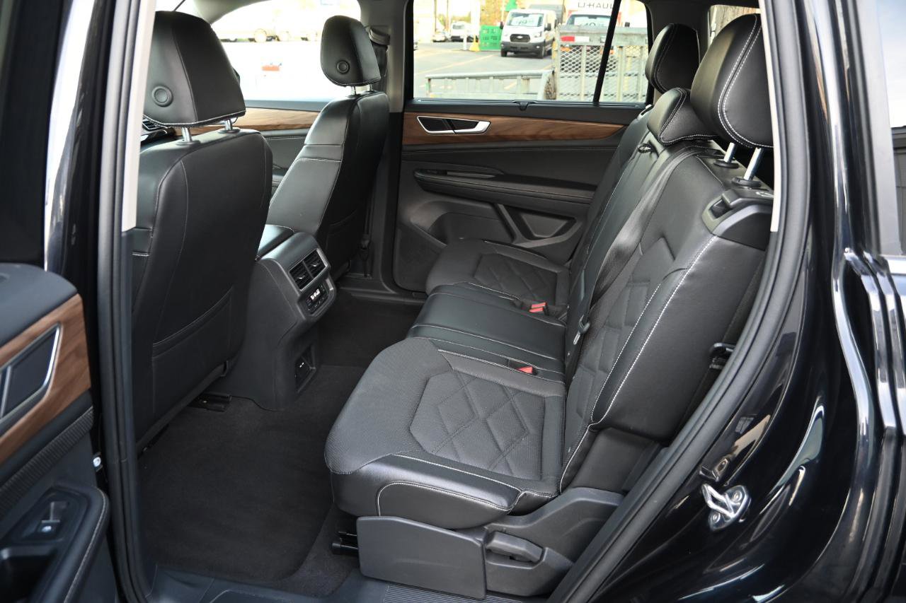 Used 2024 Volkswagen Atlas SE AWD/4WD image 18