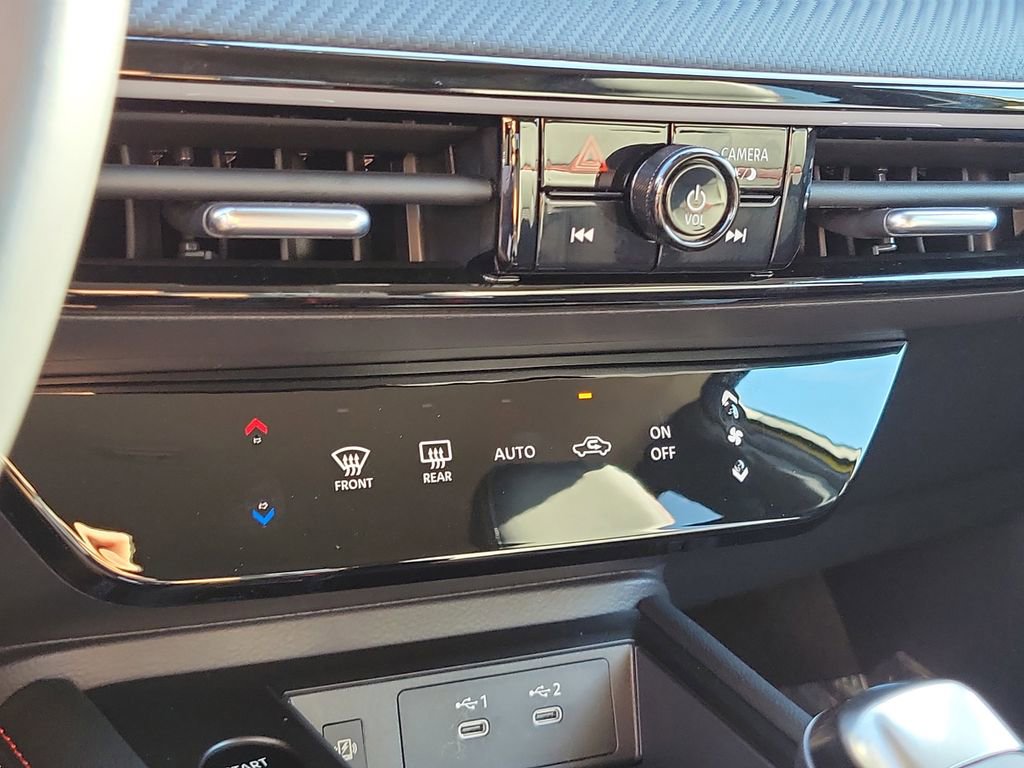 Used 2025 Nissan Kicks SR image 11