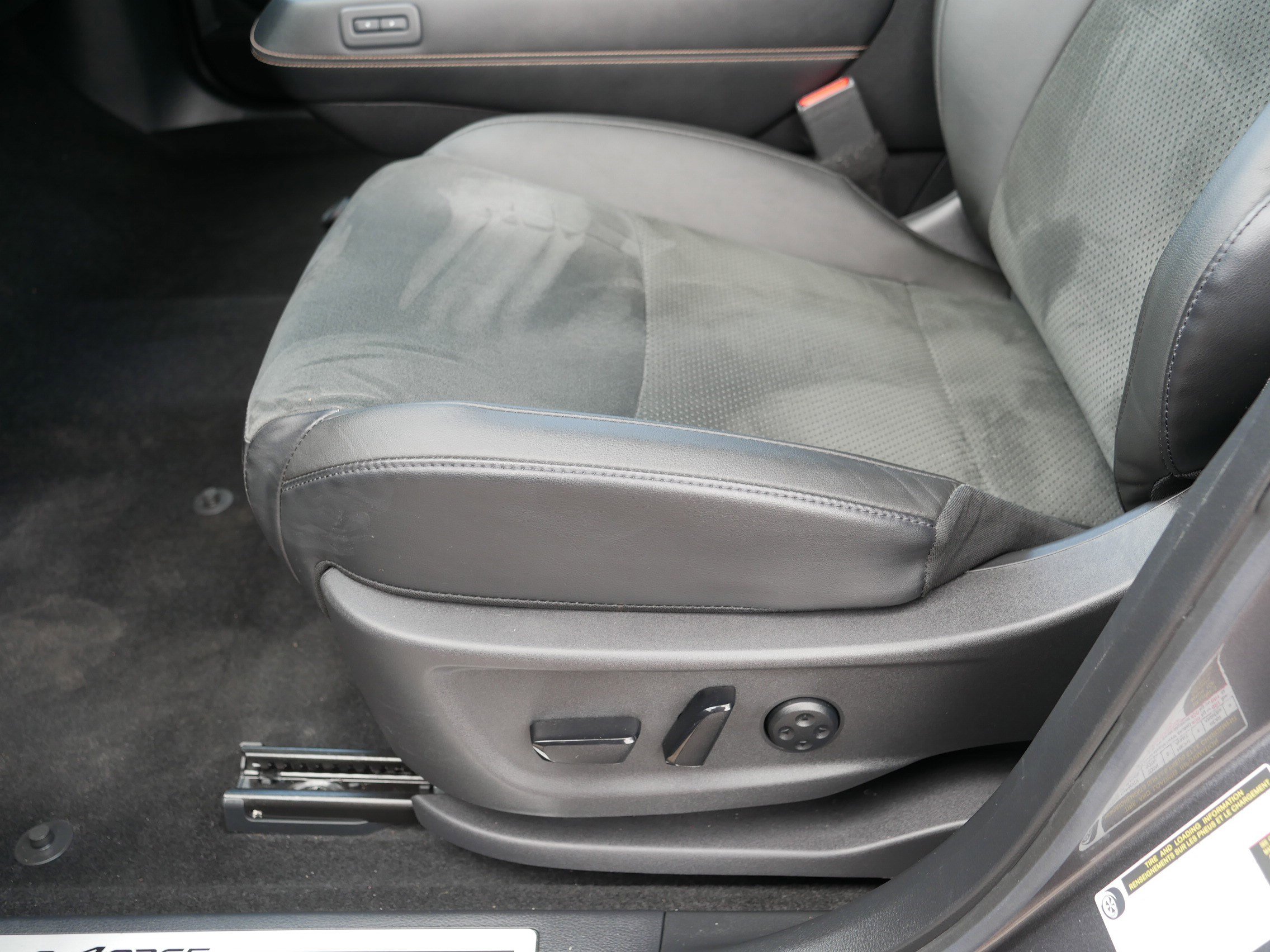 Certified 2023 Nissan Ariya AWD image 20
