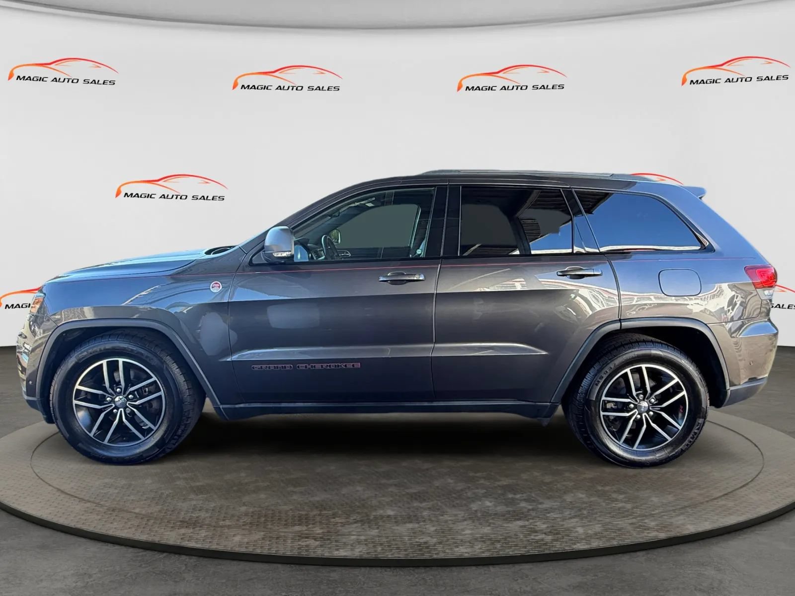 Used 2017 Jeep Grand Cherokee Trailhawk w/ Trailhawk Luxury Group AWD/4WD image 7