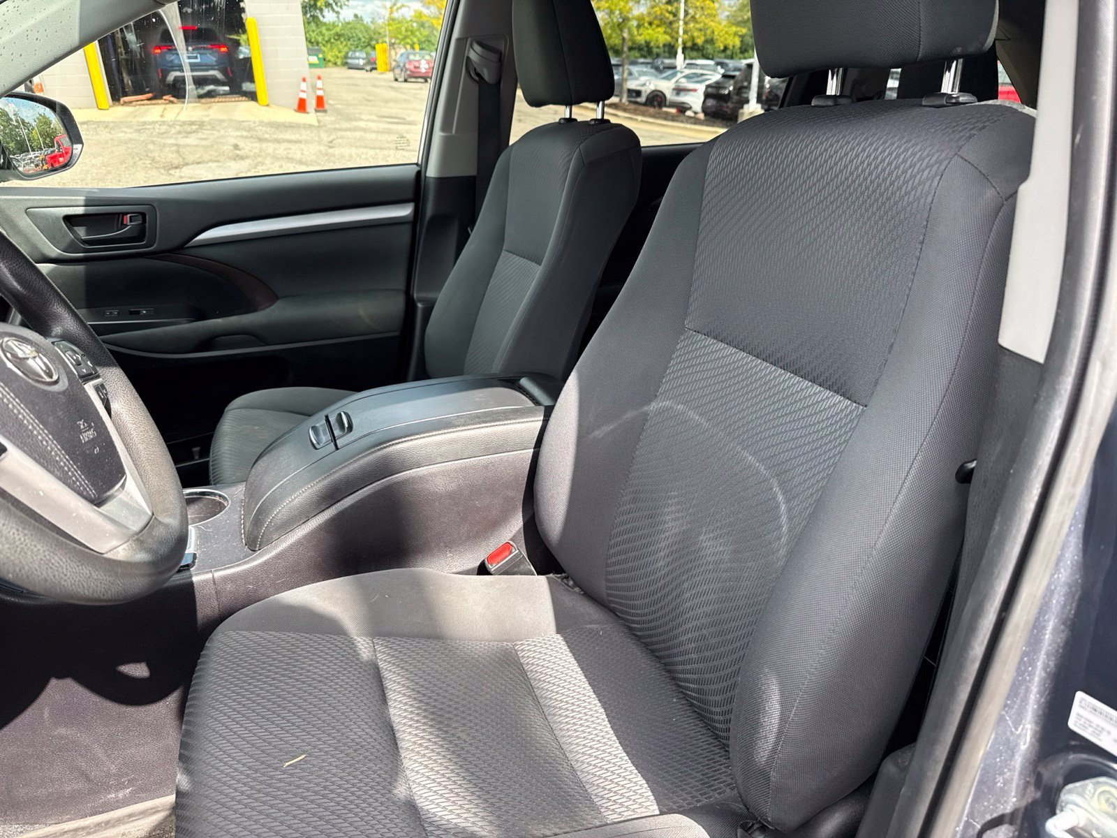 Used 2019 Toyota Highlander LE AWD/4WD image 24
