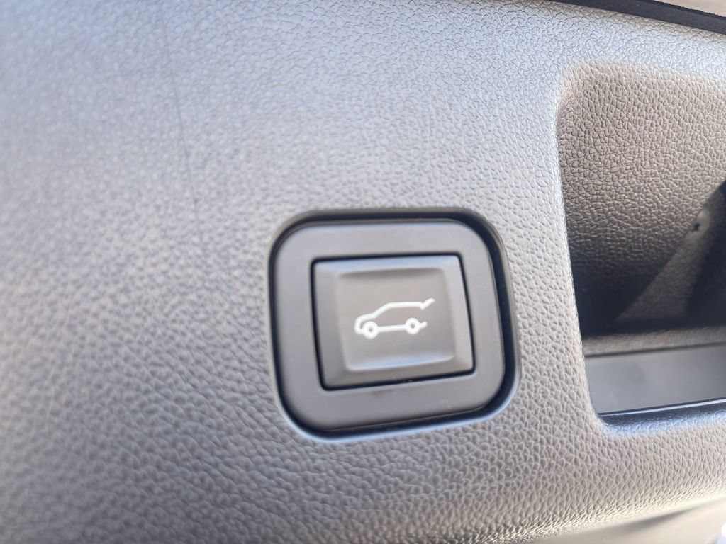 Used 2025 Chevrolet Equinox EV RS FWD image 15