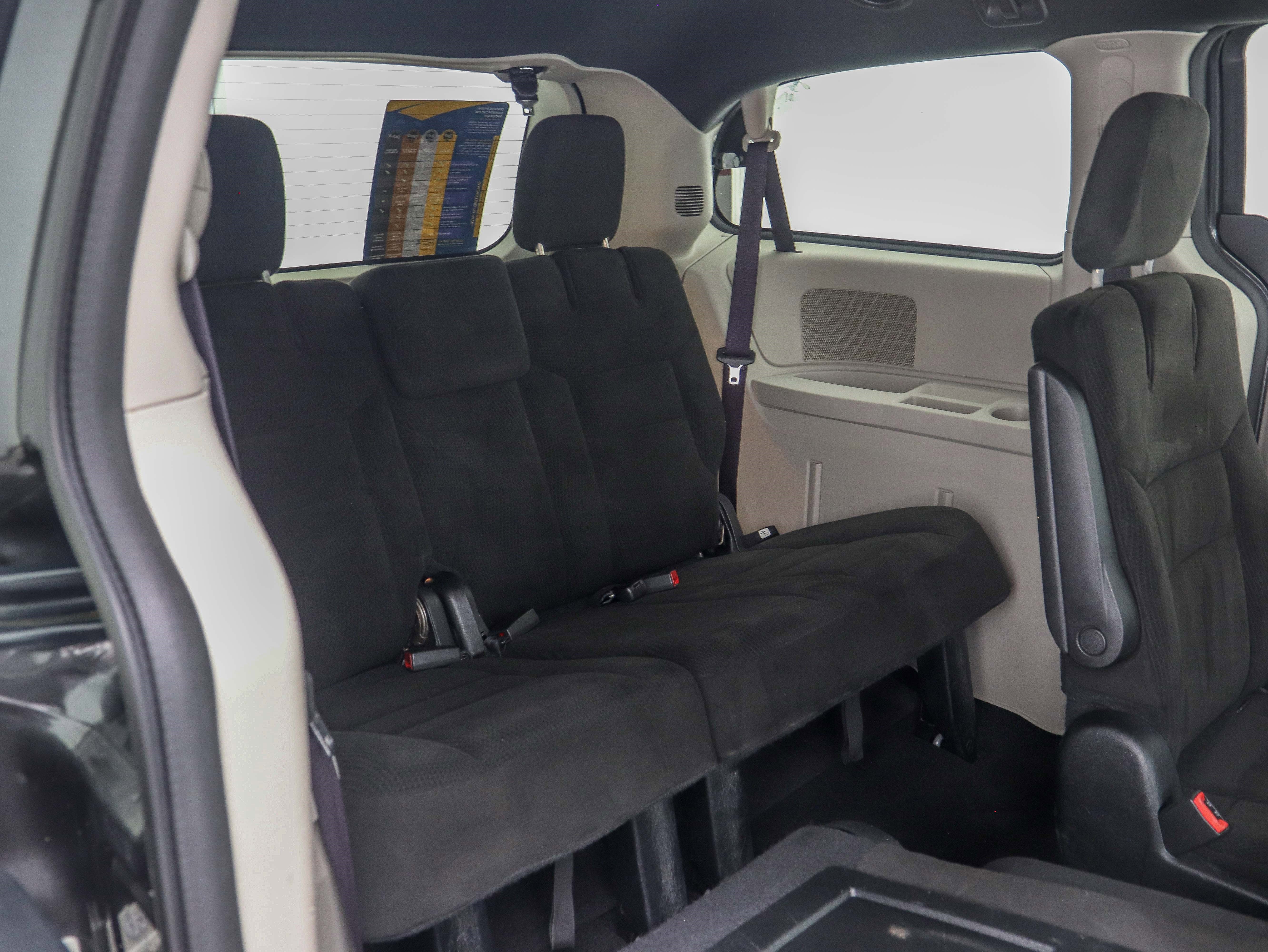 Used 2016 Dodge Grand Caravan SE image 15