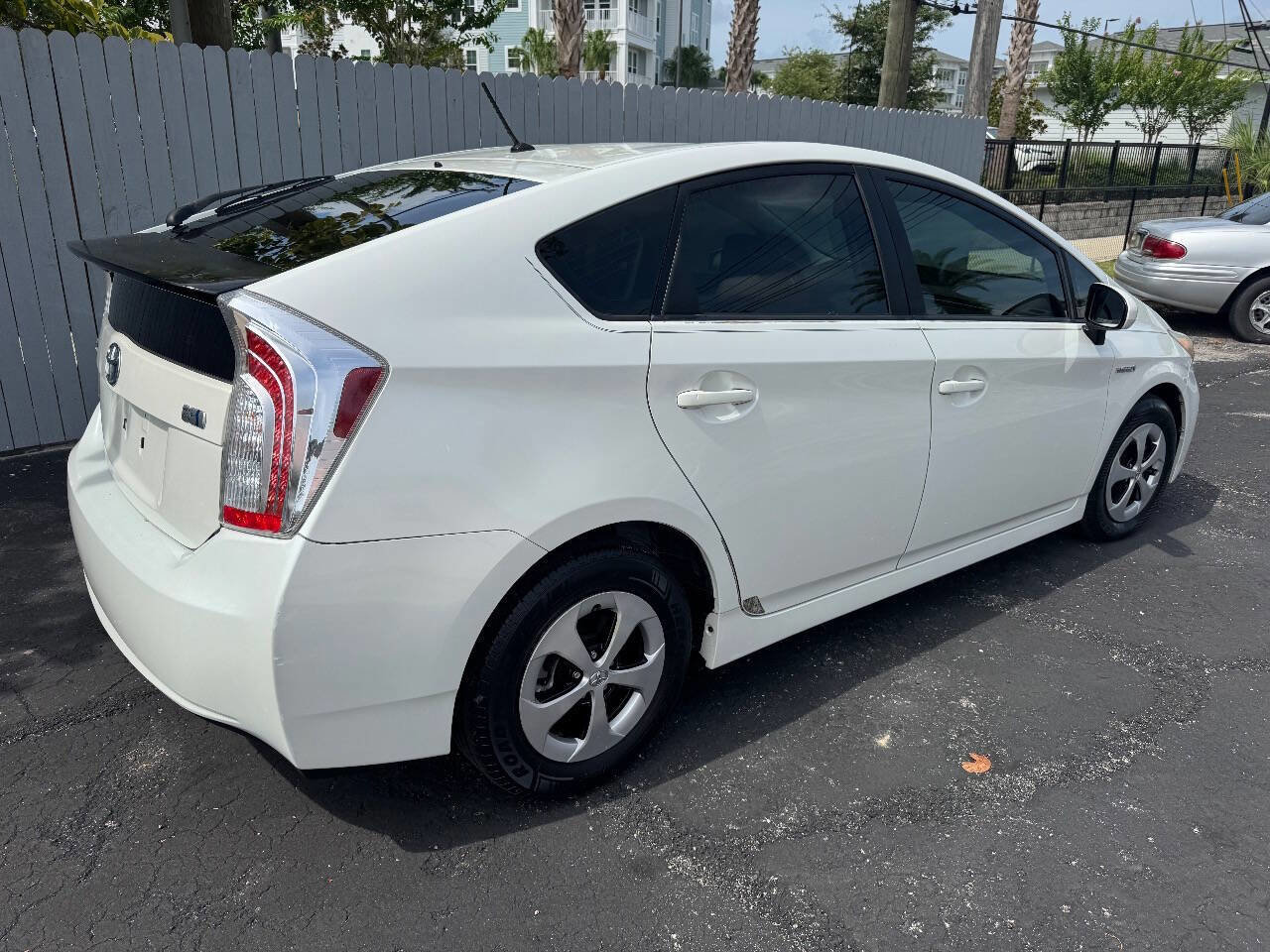 Used 2015 Toyota Prius Two FWD image 3
