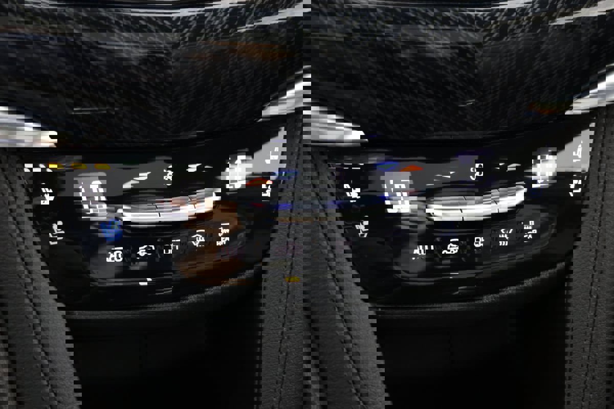 Used 2025 Cadillac XT6 Premium Luxury image 31