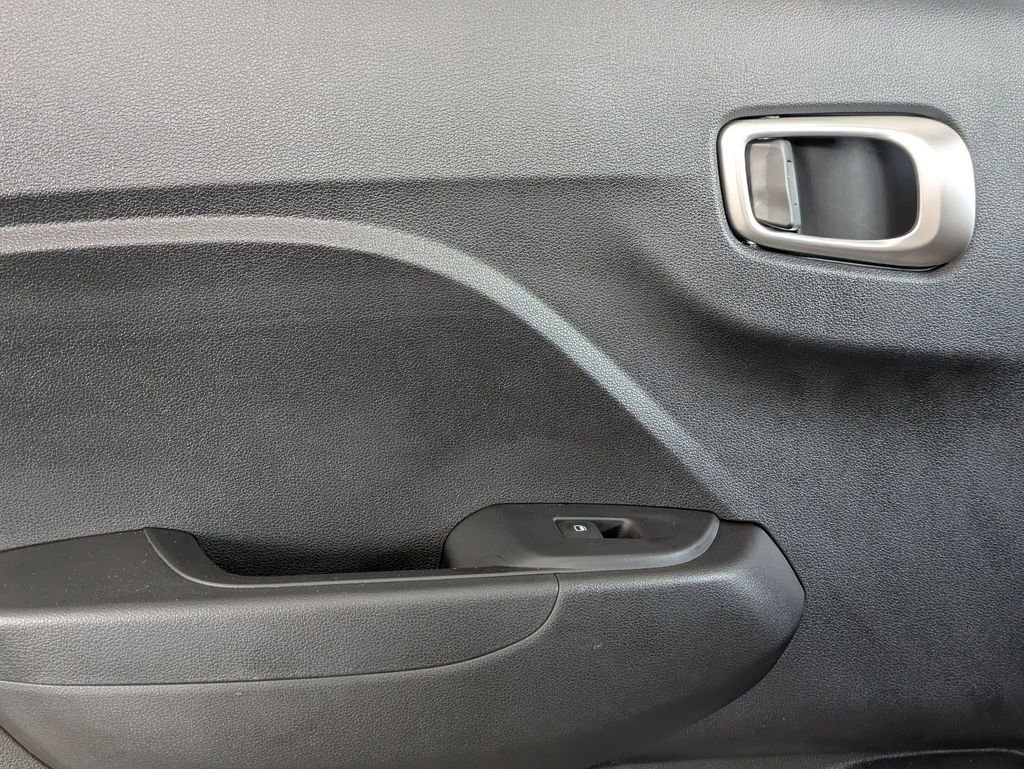 Used 2025 Hyundai Venue SEL FWD image 25