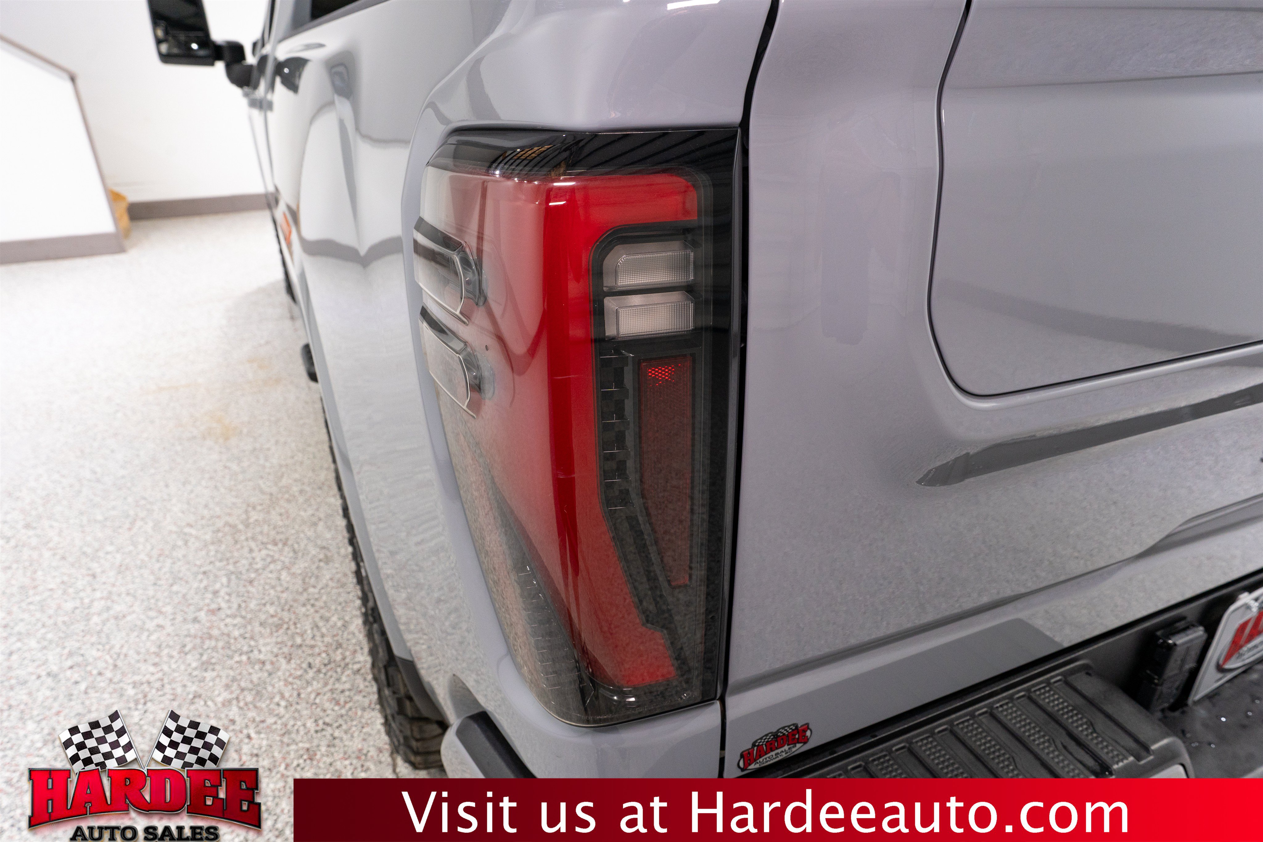 Used 2025 GMC Sierra 2500 AT4 w/ AT4 Premium Plus Package AWD/4WD image 9