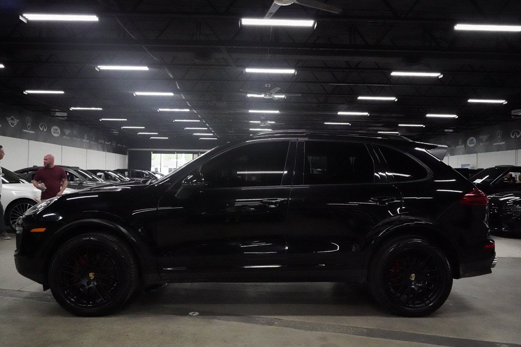 Used 2017 Porsche Cayenne Platinum Edition AWD/4WD image 2