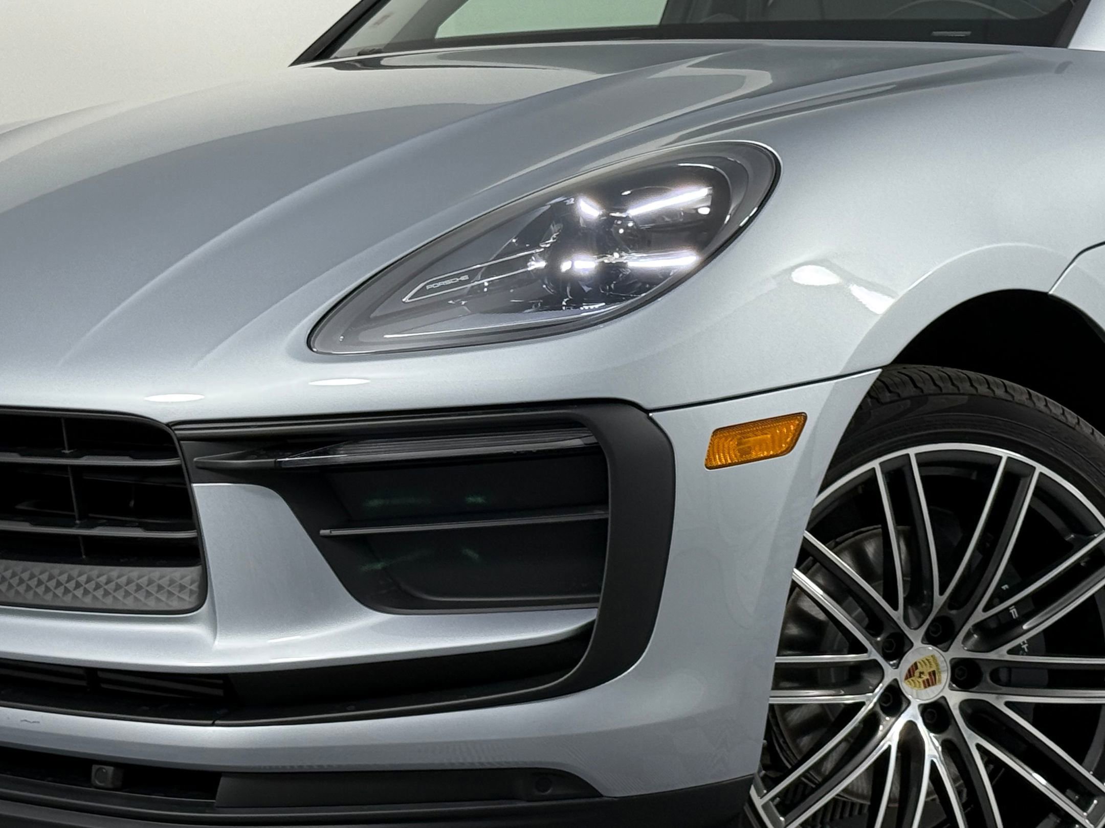 Certified 2026 Porsche Macan AWD/4WD image 11