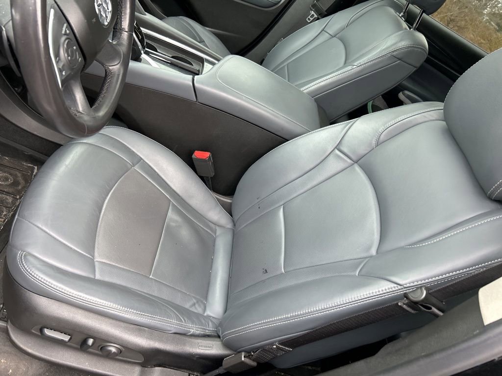 Used 2019 Buick Enclave Essence w/ LPO, Luxury Package image 15