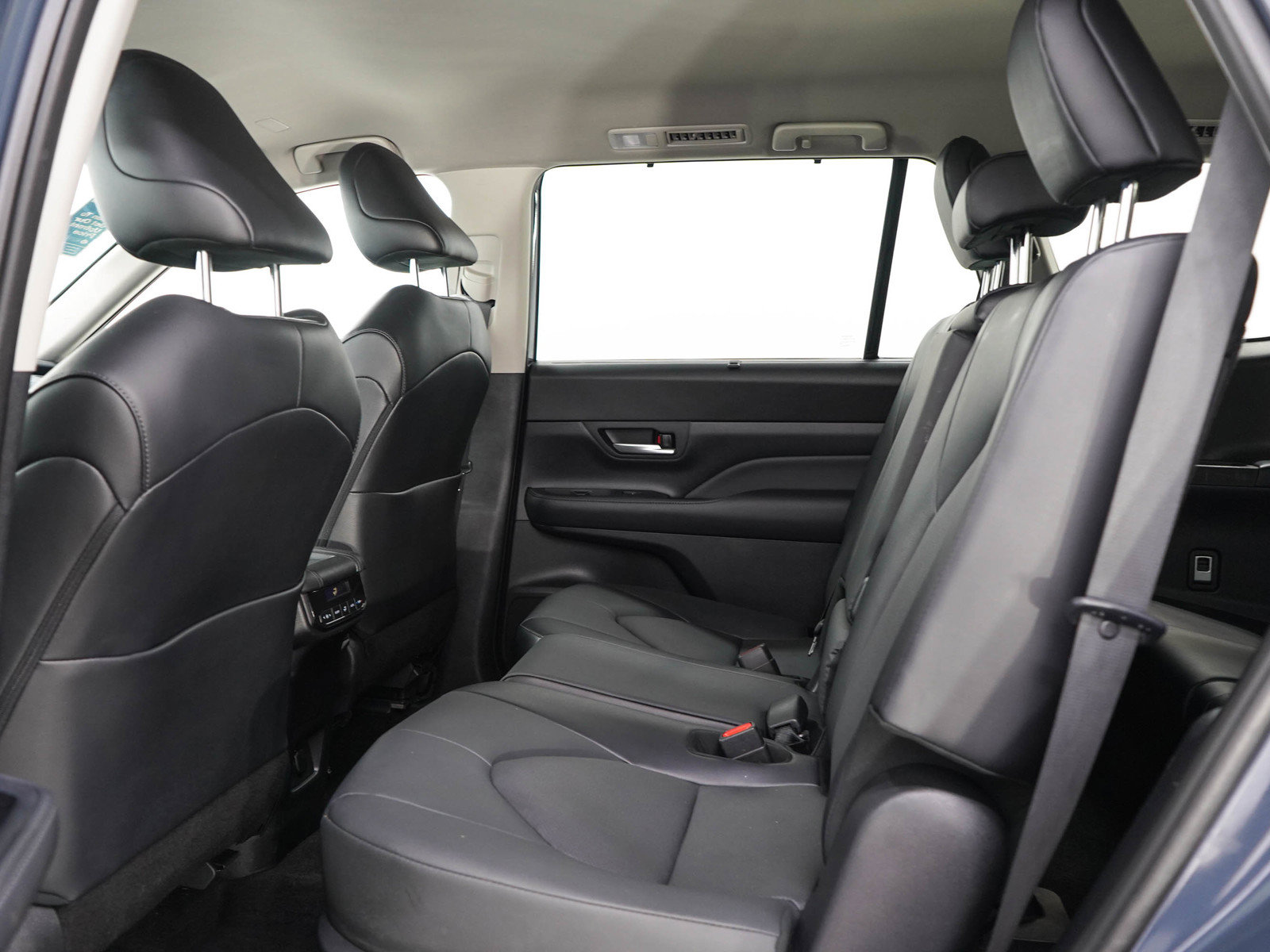 Used 2024 Toyota Grand Highlander AWD image 16