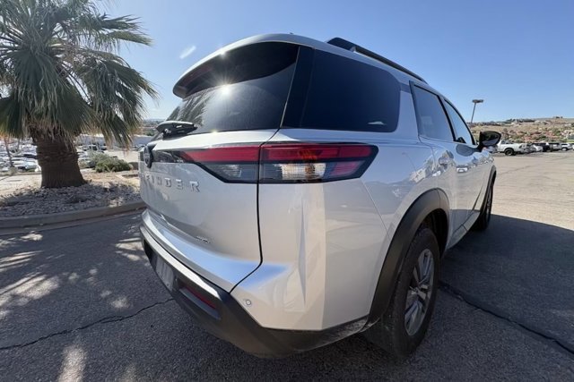 Used 2025 Nissan Pathfinder SV AWD/4WD image 5