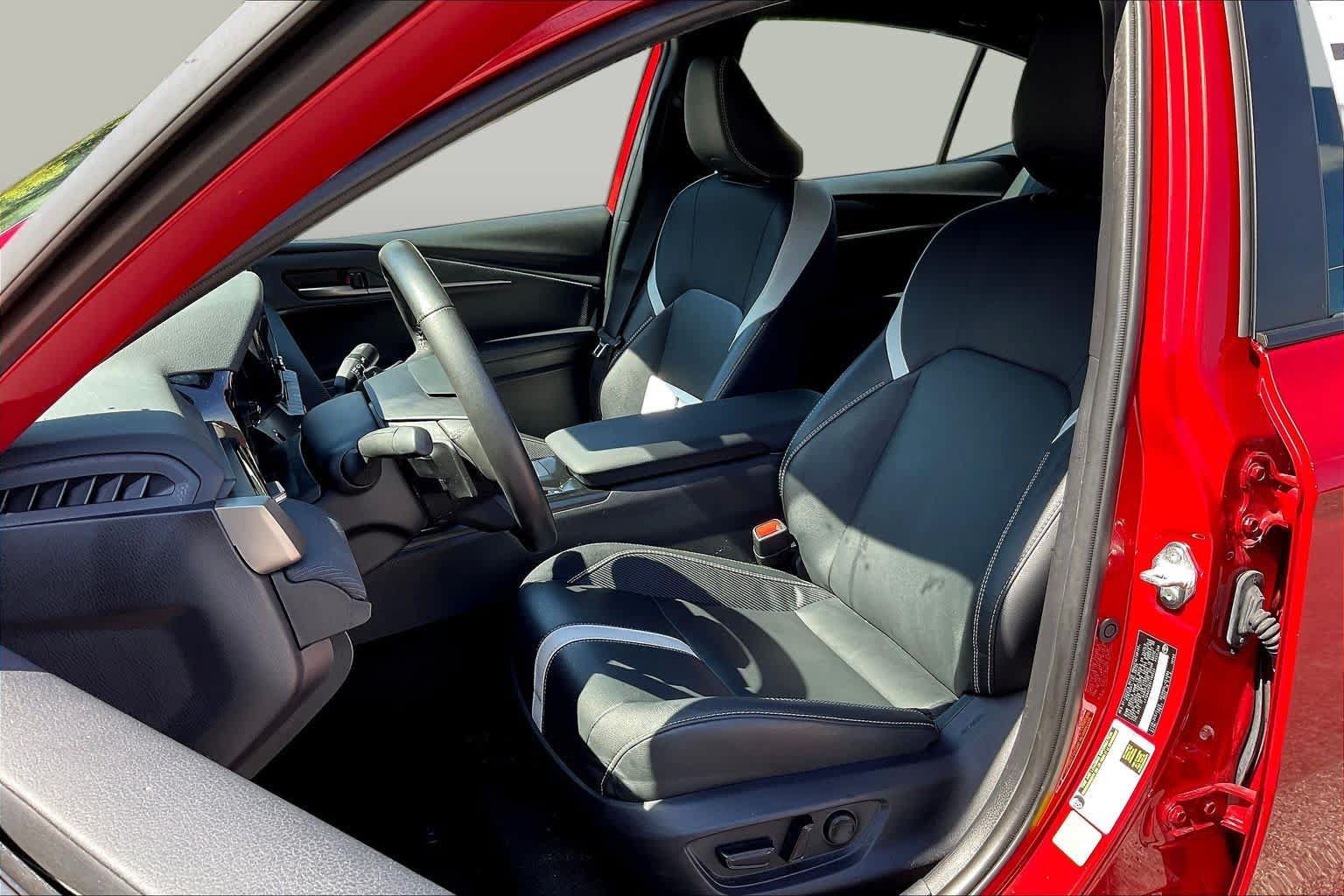 Used 2025 Toyota Camry SE w/ Convenience Package FWD image 8