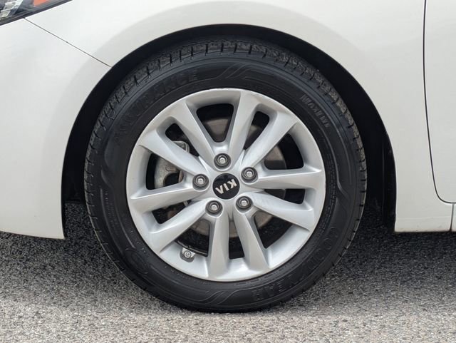 Used 2017 Kia Forte S FWD image 11