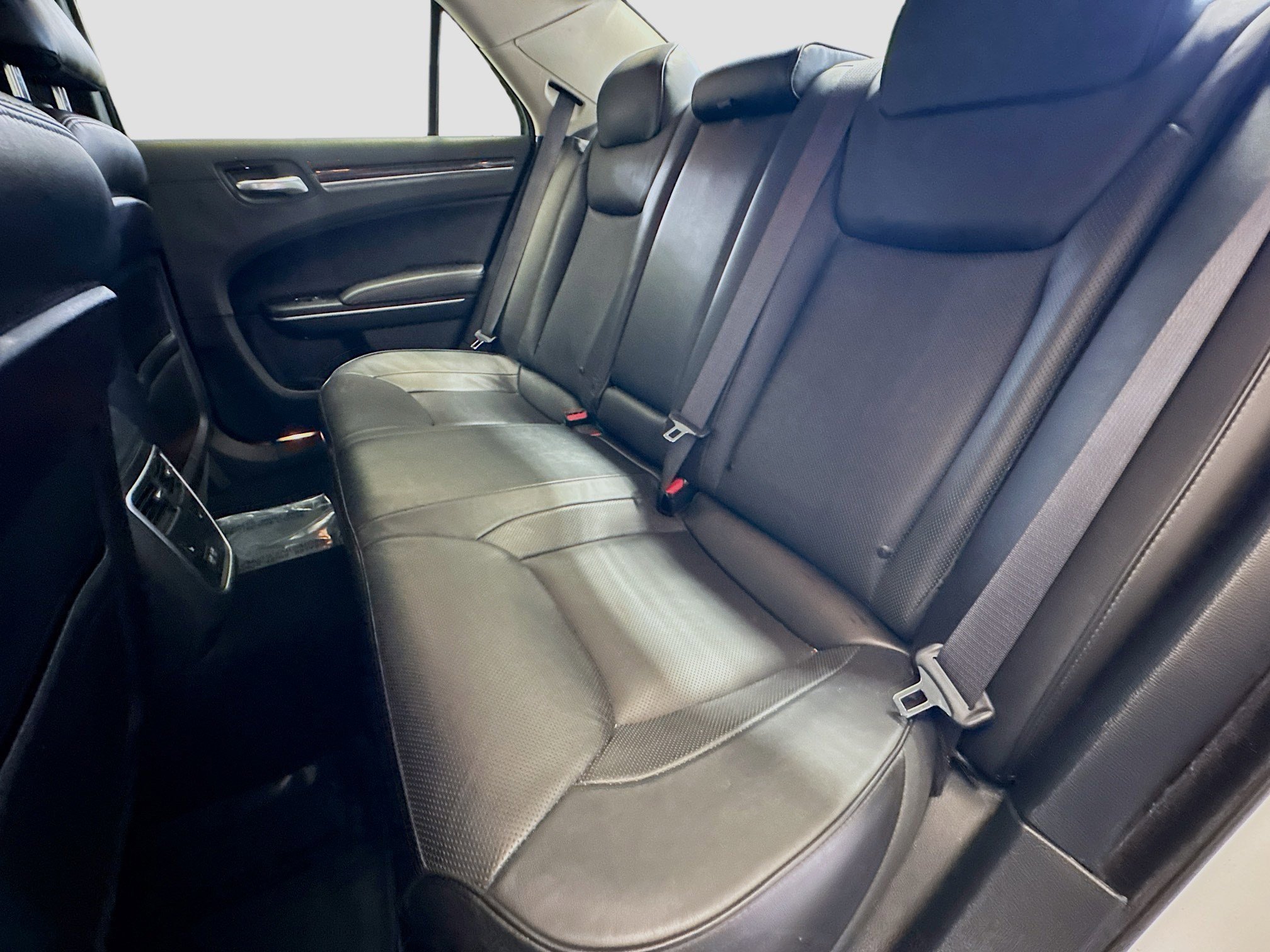 Used 2019 Chrysler 300 Limited image 13
